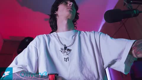 Snapshot of olliver___y chatting on October 2025 04:10:02 AM online show from October 2025 04:10:02 AM