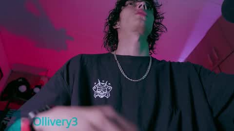 Snapshot of olliver___y chatting on October 2025 02:34:01 AM online show from October 2025 02:34:01 AM