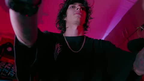 Snapshot of olliver___y chatting on October 2025 03:18:01 AM online show from October 2025 03:18:01 AM