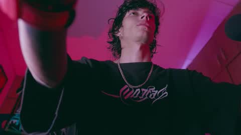 Snapshot of olliver___y chatting on October 2025 12:14:01 AM online show from October 2025 12:14:01 AM