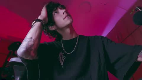 Snapshot of olliver___y chatting on October 2025 11:50:01 PM online show from October 2025 11:50:01 PM