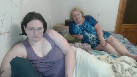 Snapshot of olyaandnetty chatting on February 2025 08:41:02 PM OlyaAndNetty online show from February 2025 08:41:02 PM