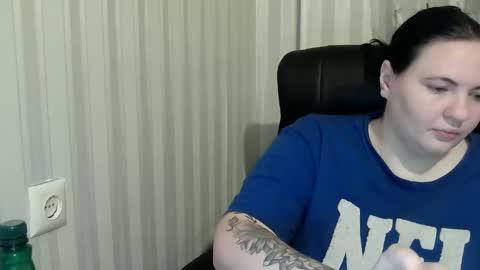 Snapshot of olyaandnetty chatting on October 2025 07:02:01 PM OlyaAndNetty online show from October 2025 07:02:01 PM