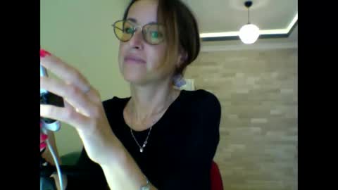 olyra11 online show from October 2025 02:06:02 PM
