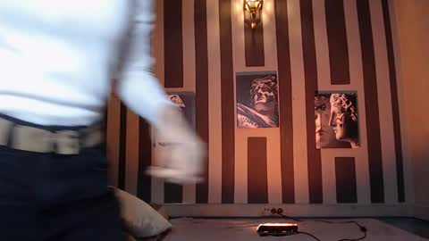 onaloon online show from December 2025 02:54:02 AM