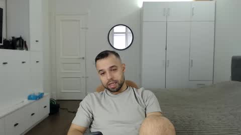 onebestlover online show from April 2026 08:44:02 AM