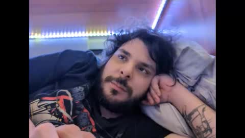 onecrew1 online show from September 2025 12:17:01 PM