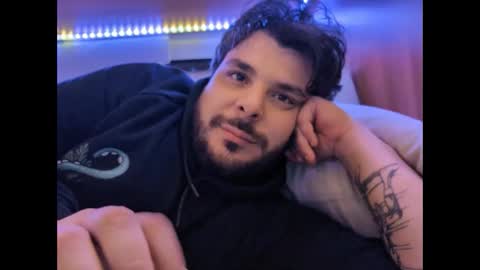 onecrew1 online show from October 2025 01:52:01 PM