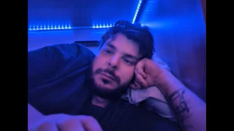 onecrew1 online show from October 2025 04:38:01 PM