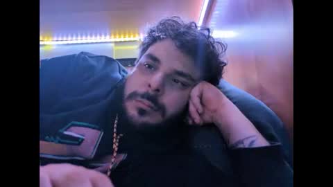 onecrew1 online show from October 2025 06:19:02 PM