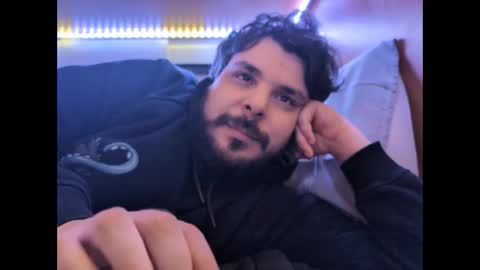 onecrew1 online show from November 2025 01:35:02 PM