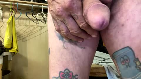 Snapshot of onesmallweenie chatting on February 2025 03:56:02 AM onesmallweenie online show from February 2025 03:56:02 AM