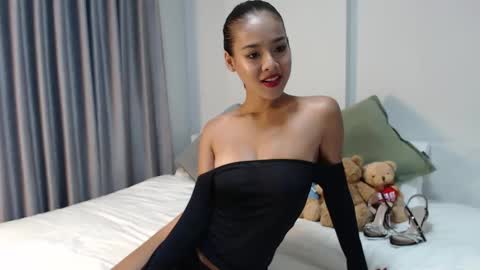 Snapshot of onlylilypeach chatting on February 2025 01:02:02 AM Lily Peach - online show from February 2025 01:02:02 AM
