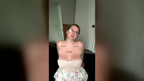 oohlarae22 online show from July 2026 11:18:01 AM