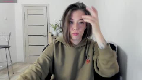 Snapshot of oops_britney chatting on September 2025 06:19:02 PM Britney online show from September 2025 06:19:02 PM