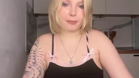 Snapshot of opheliaritz chatting on December 2025 05:17:01 PM Ophelia online show from December 2025 05:17:01 PM