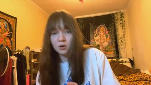 Snapshot of oralialafield chatting on May 2026 04:49:02 PM Leslie online show from May 2026 04:49:02 PM