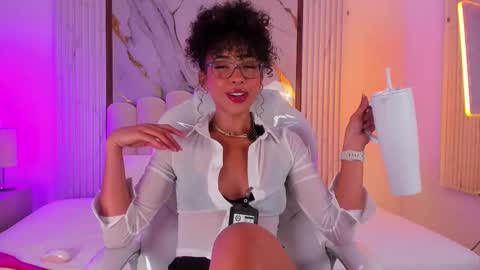 Snapshot of oshun_25 chatting on November 2025 07:12:01 AM Oshun online show from November 2025 07:12:01 AM