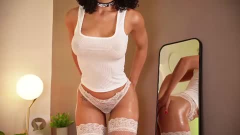 Snapshot of oshun_25 chatting on June 2026 09:50:01 PM Oshun online show from June 2026 09:50:01 PM