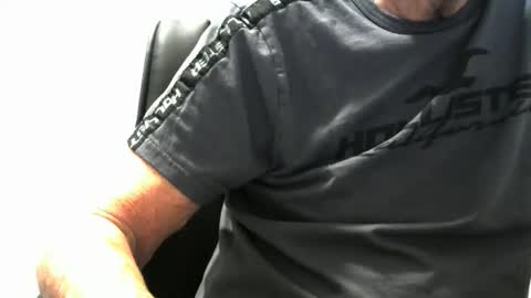 Ossi online show from March 2026 10:28:02 PM