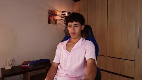 Snapshot of ostin_18hot chatting on January 2025 10:54:02 PM ostin 18hot online show from January 2025 10:54:02 PM