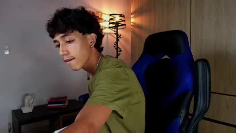 Snapshot of ostin_18hot chatting on February 2025 01:22:01 AM ostin 18hot online show from February 2025 01:22:01 AM