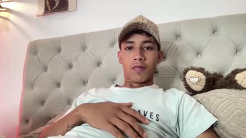 ostin 18hot online show from November 2025 02:21:01 AM