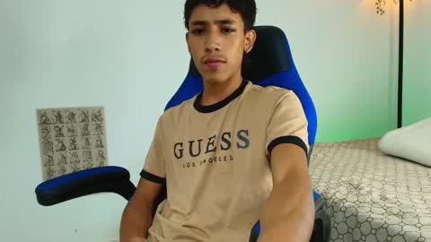 ostin 18hot online show from December 2025 04:32:01 AM