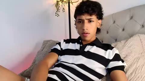 ostin 18hot online show from February 2026 03:32:01 AM