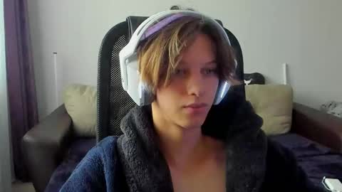 Ostin online show from November 2025 04:00:01 AM