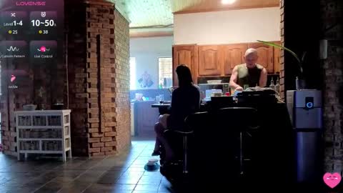 Snapshot of ourjourneyxoxo chatting on November 2025 09:20:02 AM OurJourneyXoXo online show from November 2025 09:20:02 AM