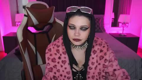 outfitobsession online show from April 2026 01:24:01 PM