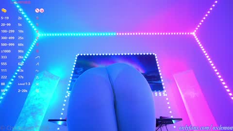 Snapshot of oxlemon chatting on December 2024 03:04:02 AM oxlemon online show from December 2024 03:04:02 AM