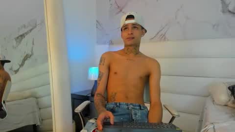ozuna_hot_ online show from July 2026 09:10:01 PM