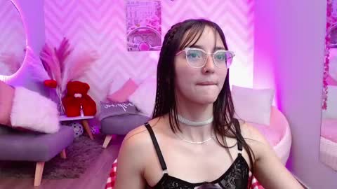 Snapshot of ozzy_clay chatting on February 2025 03:01:01 AM ozzy online show from February 2025 03:01:01 AM