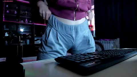 Ella online show from February 2025 10:07:01 AM