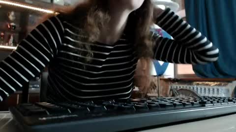 Ella online show from May 2026 07:16:02 AM
