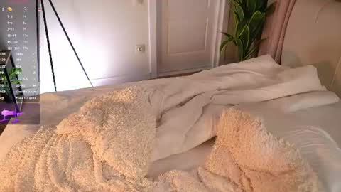 Kimlovense is activeThere are legends that in this room all your wishes can come true  Private is Open online show from June 2026 07:31:02 PM