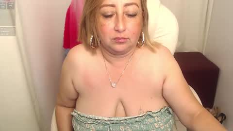 Snapshot of paiper_halliwey_ chatting on February 2025 08:31:02 PM paiper online show from February 2025 08:31:02 PM