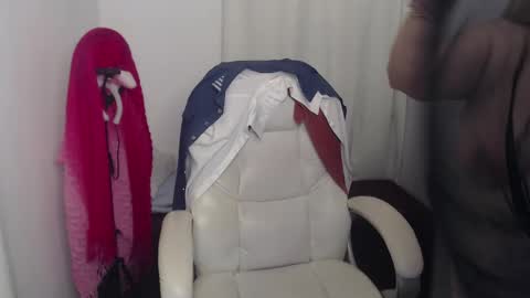 paiperhalliwey online show from January 2025 12:01:01 AM