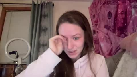 paisleysnowxo online show from February 2025 03:48:01 AM