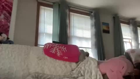 paisleysnowxo online show from October 2025 04:42:01 PM