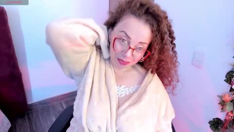 Snapshot of pam_hills chatting on March 2025 04:07:02 PM You can call me Mommy Goddess Queen online show from March 2025 04:07:02 PM