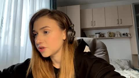 Lia online show from May 2026 02:37:01 PM