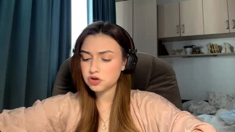 Lia online show from June 2026 02:33:01 PM