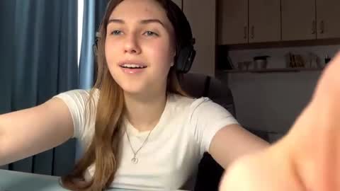 Lia online show from June 2026 03:23:01 PM