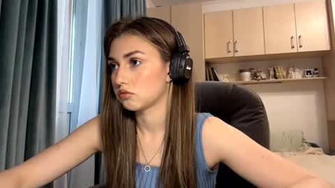 Lia online show from June 2026 03:36:01 PM