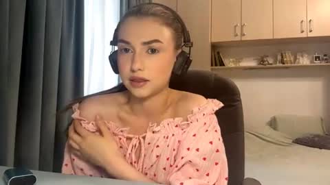 Lia online show from June 2026 03:38:01 PM