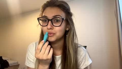 Lia online show from July 2026 04:15:02 PM