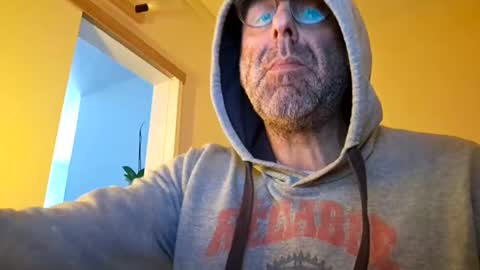 pansak1973 online show from February 2025 02:41:01 PM